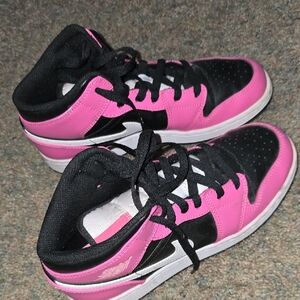 Jordan's BIGKIDS6; (WOMENS 7.5)